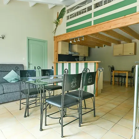 Semesterbostad Domaine Les Rousselieres *